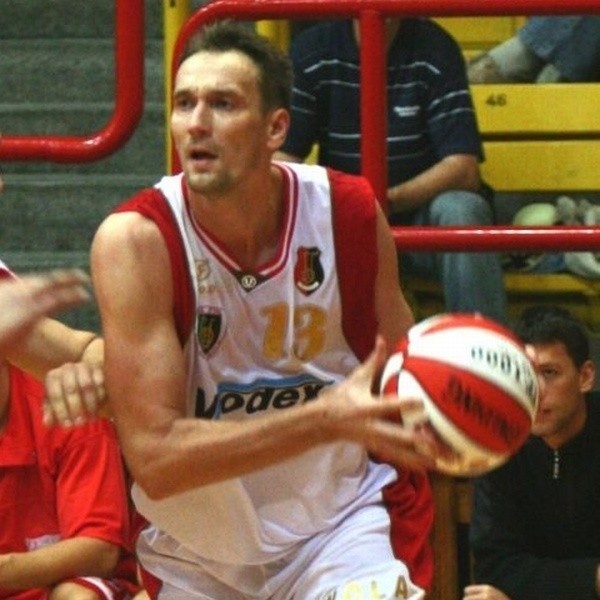 Koszykarze Stali Stalowa Wola (z piłką Roman Prawica) podejmować będą Sportino Inowrocław.