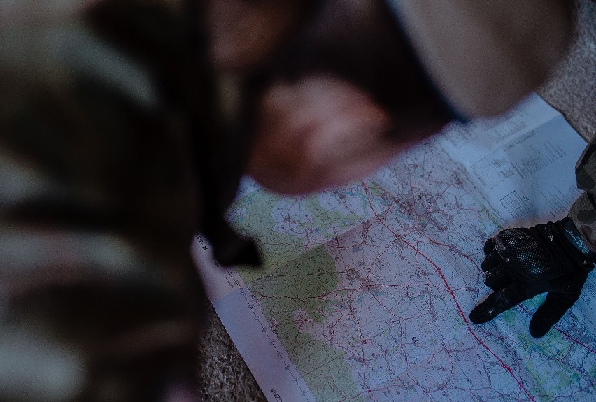 Śląscy terytorialsi do czwartej nad ranem ochraniali w Rajczy obiekt przed atakiem nieprzyjaciela [ZDJĘCIA]