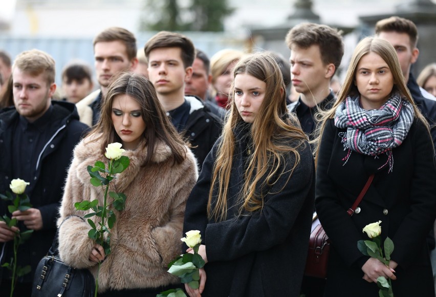 Pogrzeb Dawida Jakubowskiego, maturzysty z Końskich, reprezentanta Polski juniorów w piłce ręcznej odbył się w Żarnowie [ZDJĘCIA]