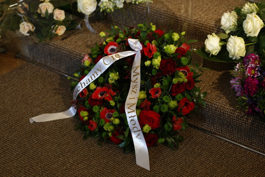 Pogrzeb Krzysztofa Leskiego [ZDJĘCIA] Dziennikarz został pochowany na Powązkach w Warszawie