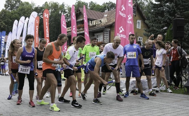 TAURON Festiwal Biegowy w Krynicy-Zdrój. Rodzinny Bieg Nocny na 5 km i Sztafeta Deptaka