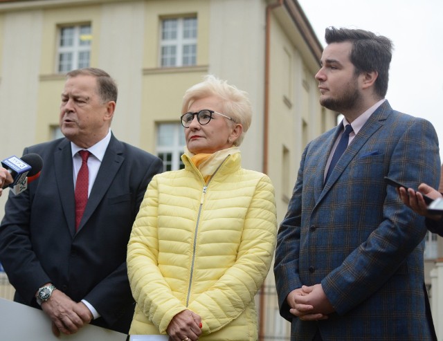 Utworzenie szkoły wyższej w Grudziądzu zapowiedzieli we wtorek (od lewej): prezes WZU Piotr Tefelski, wiceminister Iwona Michałek i radny Miłosz Joniec