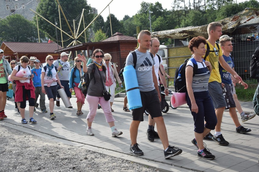 Wspólnota Śródmiejska wyruszyła z Podzamcza do Częstochowy