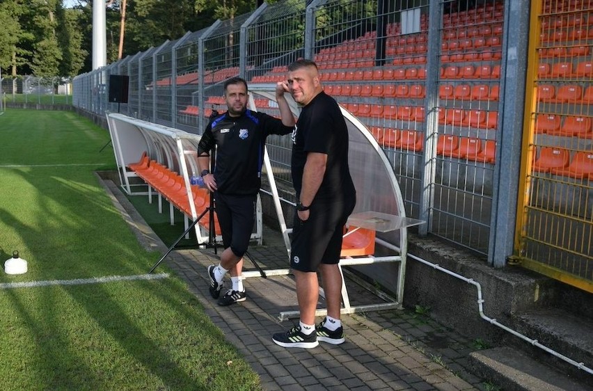 Łukasz Ganowicz (z prawej), obecny trener MKS-u Kluczbork,...