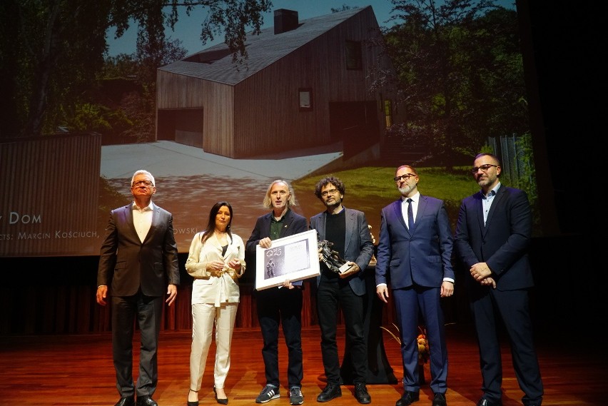 Główną nagrodę otrzymała pracownia Ultra Architects za...