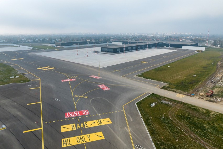 Lotnisko w Radomiu już od kilku miesięcy od strony...
