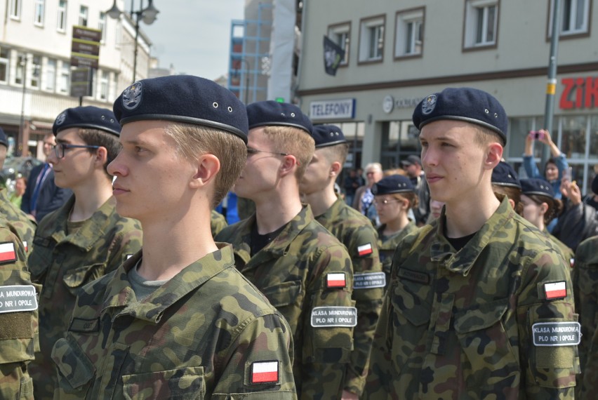 Klasy mundurowe z I Liceum Ogólnokształcącego w Opolu...