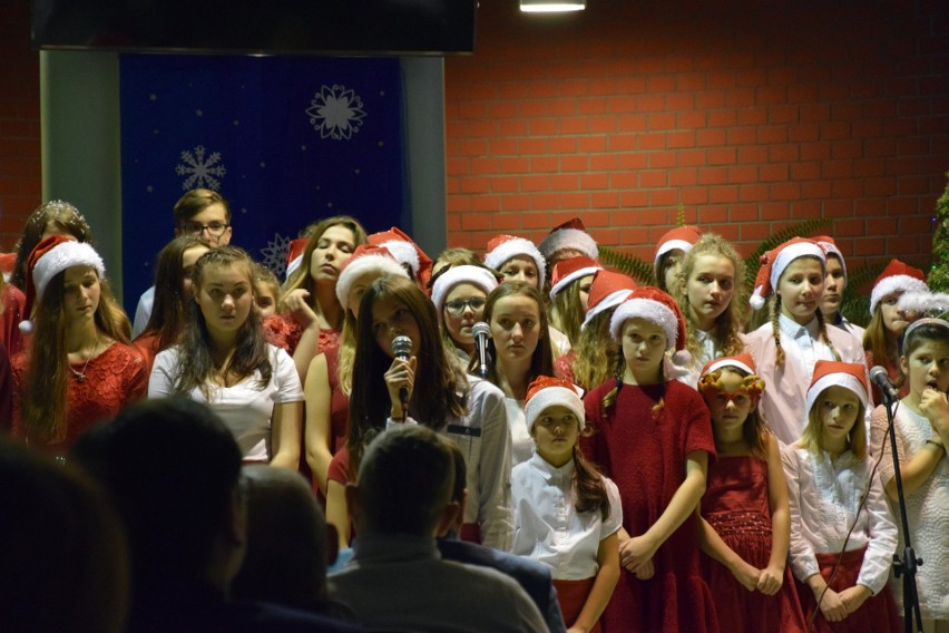 Świąteczny koncert w SP nr 3 w Miastku (wideo, zdjęcia)