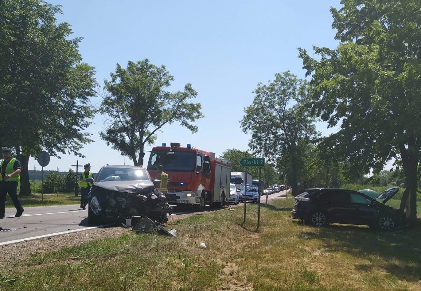 Ploski. Wypadek na DK 19. Zderzyły się trzy osobówki i tir (zdjęcia)