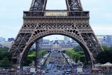 Francja: wstęp na wieżę Eiffla, a od sierpnia do muzeum lub restauracji możliwy tylko z "covidową przepustką"