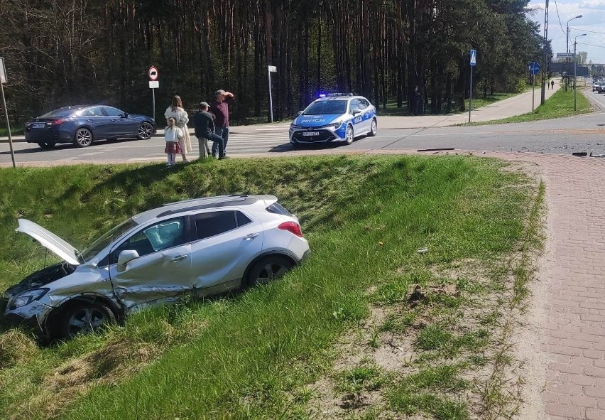 Wypadek na skrzyżowaniu Prusa i Różańskiej w Ostrowi Mazowieckiej, 22.04.2023