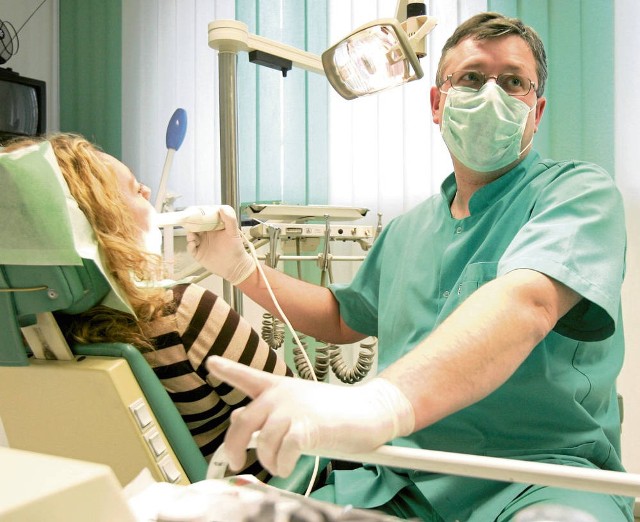 Dentyści twierdzą, że młodego pacjenta trzeba długo „obłaskawiać”