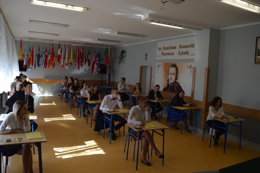 Uczniowie powiatu jędrzejowskiego piszą matury. W poniedziałek walczyli z matematyką