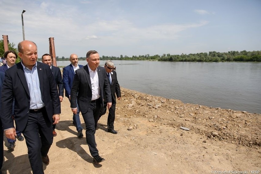Prezydent Andrzej Duda obwieścił budowę mostu podczas...