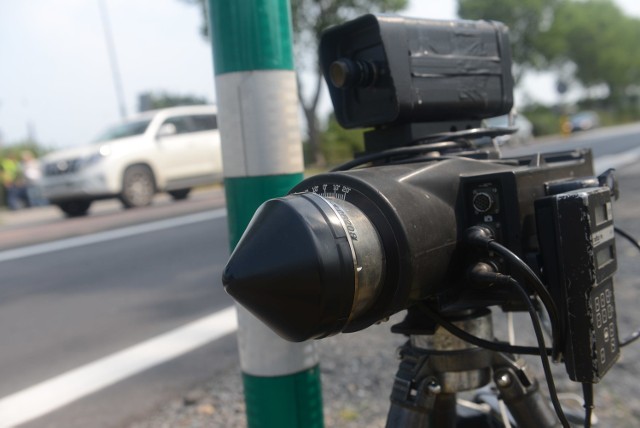 Strażnicy miejscy i gminni nie będą już mogli wykorzystywać fotoradarów. Niektórzy stracą pracę