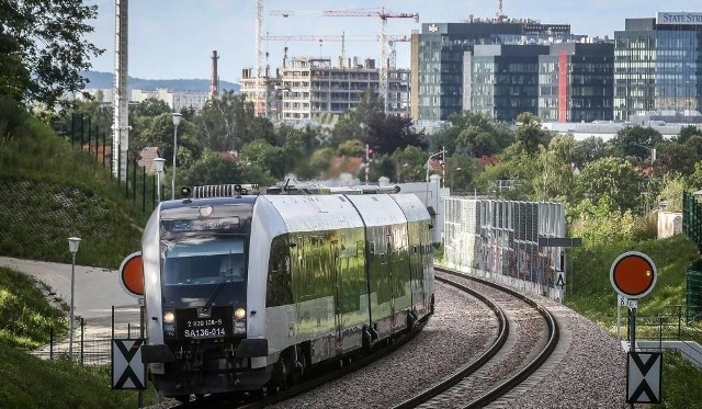 Pasażerowie zyskają możliwość płatności za przejazdy za pomocą karty miejskiej czy telefonu w wielu miastach