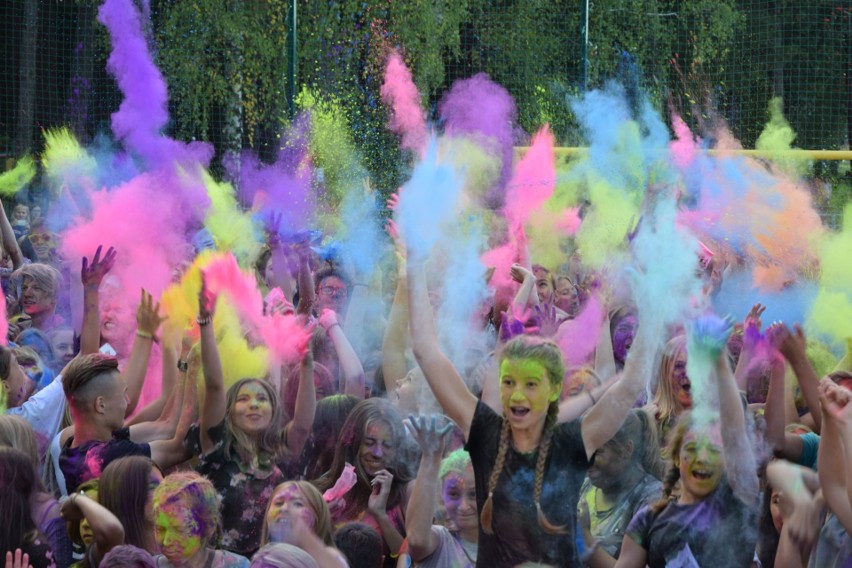 W Białymstoku odbył się Holi Festival. Tłumy ludzi co...