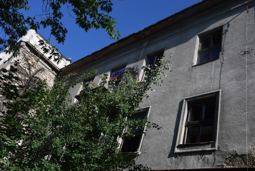Budynek przy ulicy Jasnogórskiej 64 został wzniesiony na...