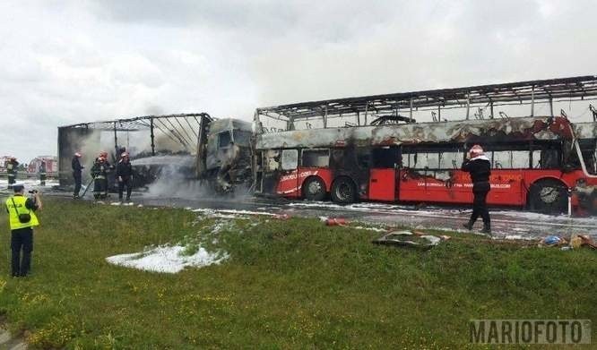 Karambol i pożar na A4. Cztery auta, w tym Polski Bus z Wrocławia, stanęły w ogniu (ZDJĘCIA, FILMY)