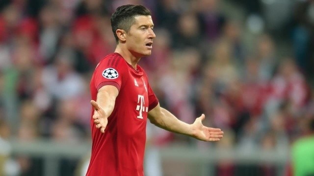 Kibice nie docenili Lewandowskiego. Drużyna Roku UEFA bez Polaka [SKŁAD]