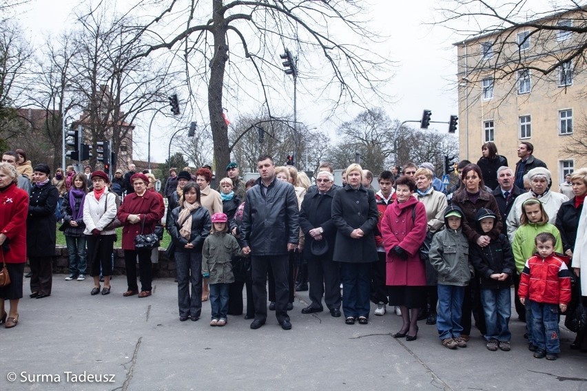 Tak stargardzianie żegnali ofiary katastrofy smoleńskiej. Zdjęcia z kwietnia 2010 roku