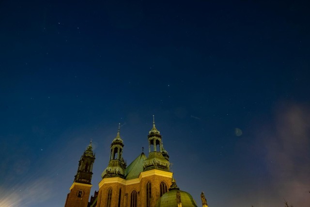 Już od 15 lat, raz w roku, wyłączamy w Polsce (16 lat na świecie) światło na godzinę w geście solidarności z naszą planetą, która potrzebuje troskliwej ochrony