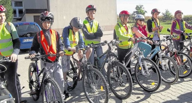 Uczniowie z Białego Kościoła na rajdzie - superodblaskowa wycieczka rowerowa