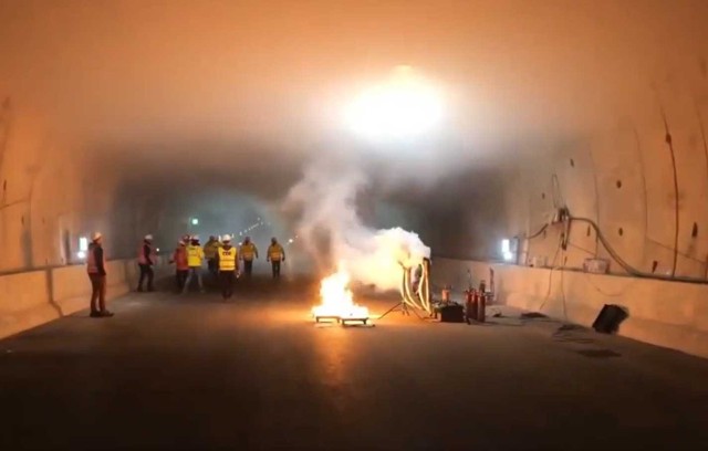 Rozpalili ogień i zadymili tunel pod Świną. Ale to nie wypadek, ale zaplanowane testy systemów bezpieczeństwa.