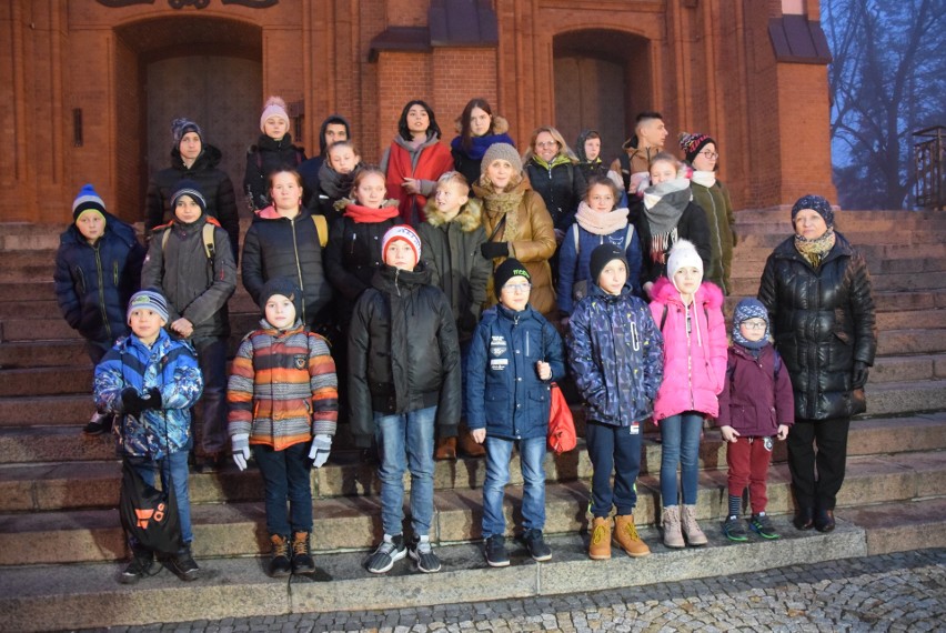 Dzieci z Litwy przyjechały na święta do Białegostoku. Moment spotkania z rodzinami był pełen wzruszeń! (zdjęcia)