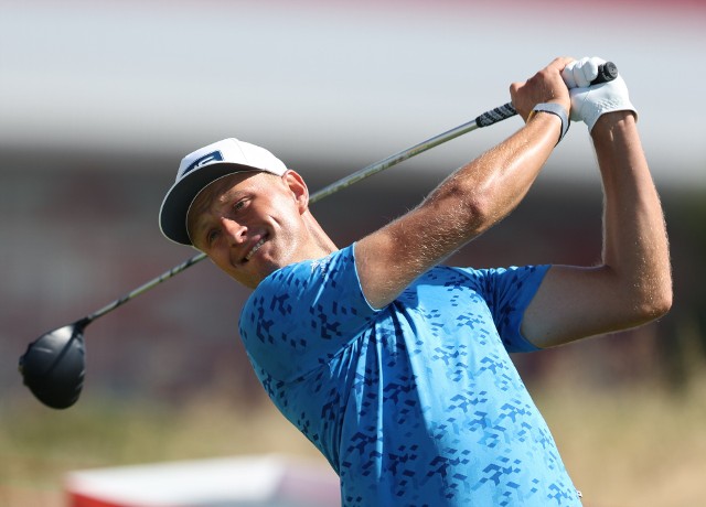 Adrian Meronk w akcji podczas trzeciej rundy Abu Dhabi HSBC Golf Championship