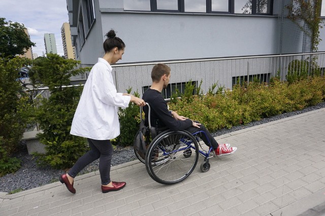 W lipcu 2018 roku z niepełnosprawnym Bartoszem sprawdzaliśmy, jak działają przepisy ustawy.