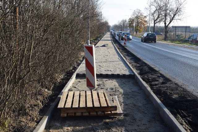 Budowa chodnika i oświetlenia przy drodze prowadzącej do stacji Zielona Góra Przylep
