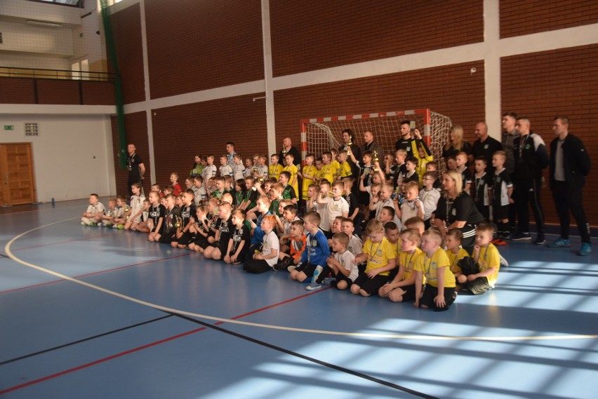 Ponad 250 młodych adeptów piłki nożnej wzięło w halowym turnieju Furman Football Academy Szydłowiec. Zobacz zdjęcia z turnieju