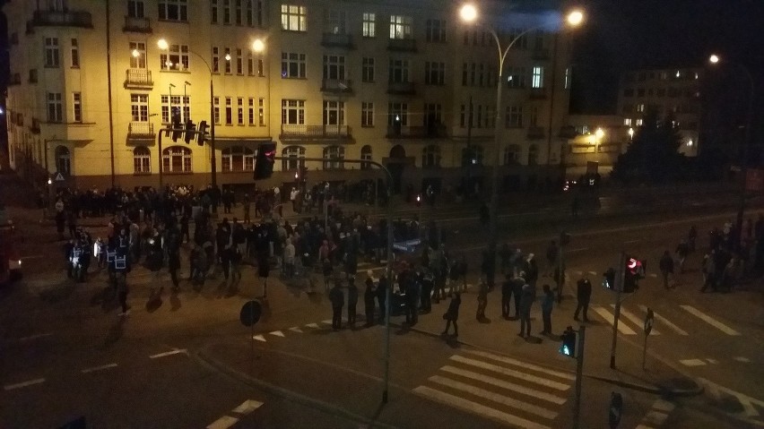 Protest w Sosnowcu po śmierci 23-latka przerodził się w...