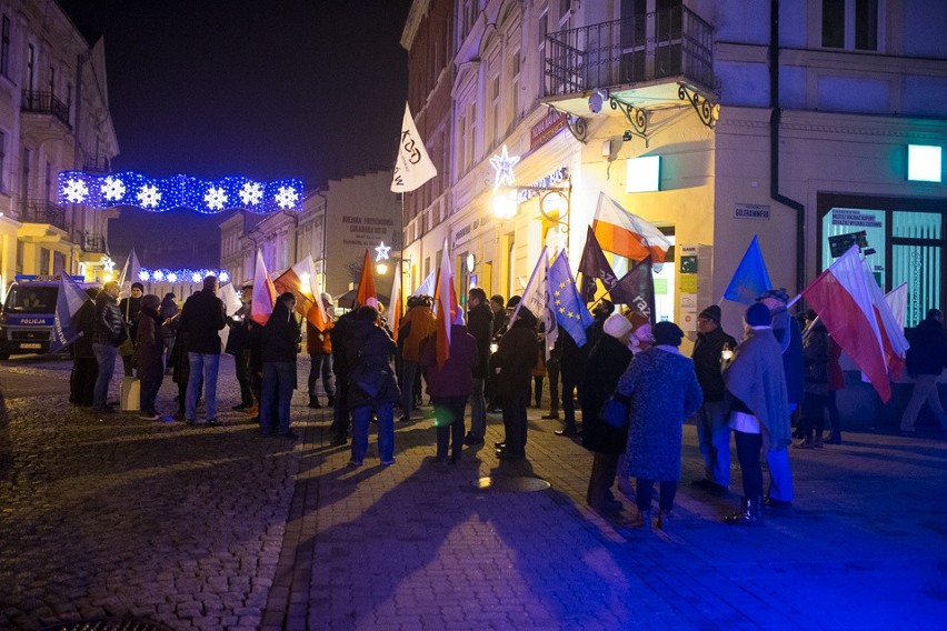 Tarnów. Protest w obronie wolnych mediów [ZDJĘCIA]