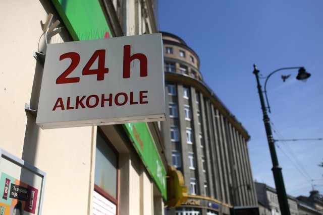 Władze Krakowa przymierzają się do ograniczenia godzin sprzedaży alkoholów w sklepach, tak by nie były dostępne przez całą dobę.