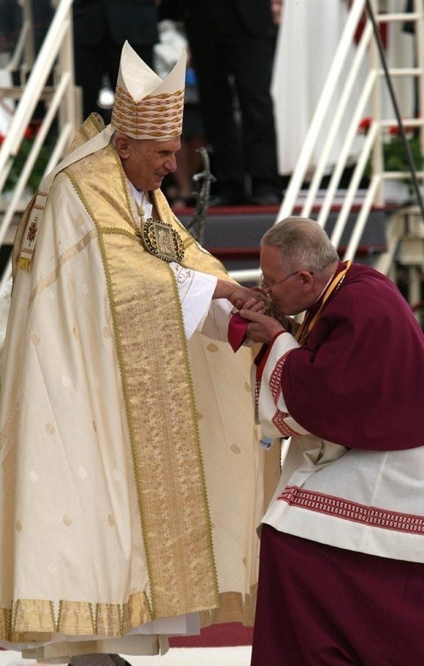 Msze święte za Benedykta XVI odbędą się w Katowicach i...