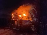 Pożar budynku mieszkalnego w Przyjaźni - dwie osoby przewieziono do szpitala