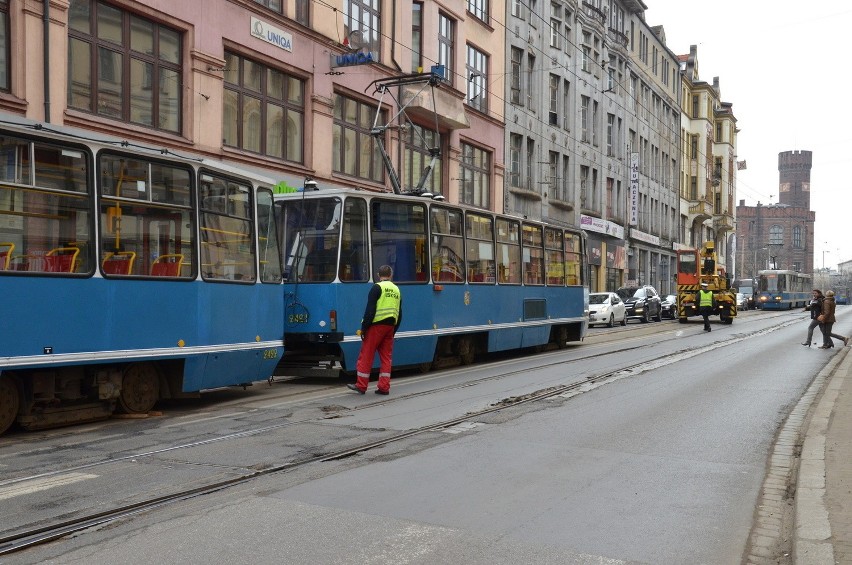 Tramwaj wykoleił się na Krupniczej. Są objazdy (FILM, ZDJĘCIA)