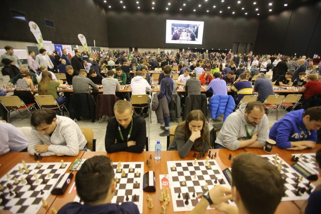 W ostatnich mistrzostwach w Katowicach uczestniczyło ponad 300 szachistów z całego kraju.
