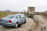 Wypadek Rutki-Kossaki: Wypadek. Passat zderzył się z tirem (zdjęcia)