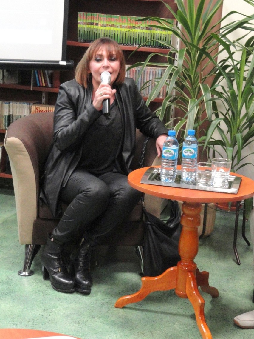 Spotkanie  z Haliną Kunicką w tucholskiej bibliote...