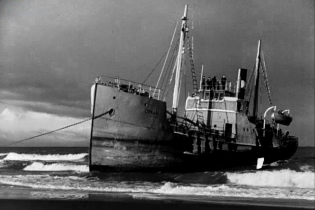 21 grudnia 1947 roku szwedzki węglowiec „Orkan” osiadł na mieliźnie cztery mile na zachód od Ustki