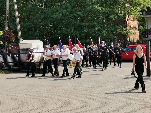 Uroczystości z okazji 100-lecia jednostki miały miejsce na placu przed remizą w Ossali