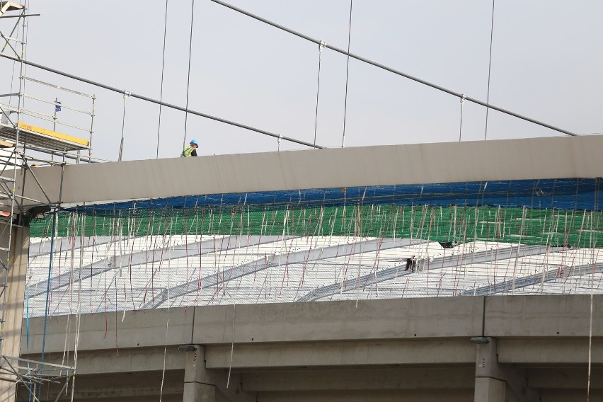 Przykryto już 7 z 40 części (tzw. pól) nowego stadionu