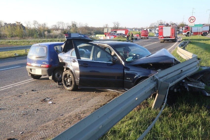 Wypadek cysterny i dwóch aut osobowych na wschodniej obwodnicy Wrocławia