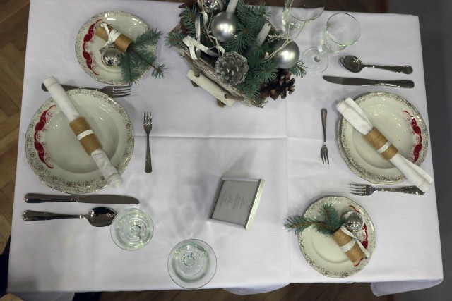 Jak nakryć świąteczny stół? Oto propozycje ekspertów sieci sklepów KiK