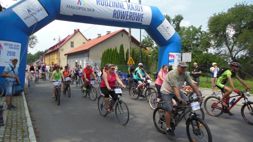 Alwernia. Rekordowa liczba 480 rowerzystów wzięła udział w Rodzinnym Rajdzie Rowerowym [ZDJĘCIA]