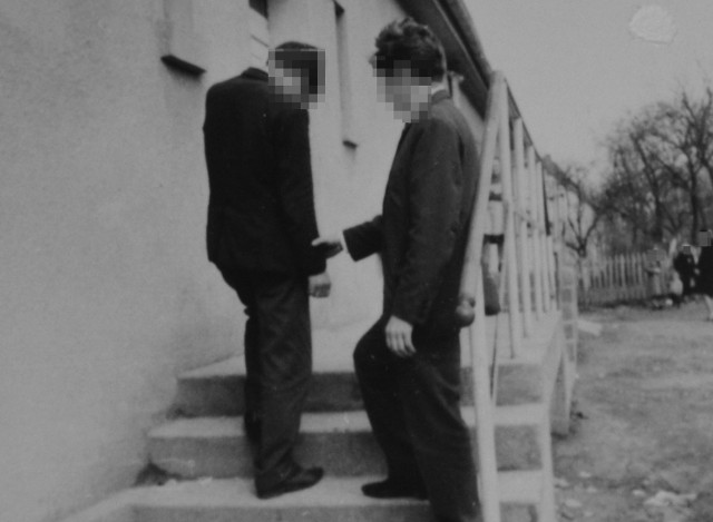 1 maja 1967 roku. Po godz. 22  do klubokawiarni GS w Osiekach w gminie Sianów przyjechali prokurator i milicjanci z komendy w Koszalinie.
