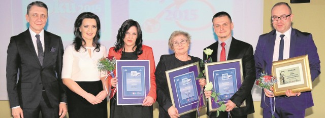 Od lewej stoją: wicemarszałek Jan Maćkowiak, poseł Marzena Okła-Drewnowicz, Joanna Gałka, Anna Pawłowska, Remigiusz Czernecki i Marcin Biesiada.